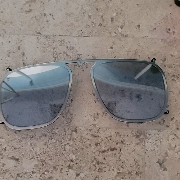 Louis Vuitton Accessories Louis Vuitton Satellite Sunglasses Clip